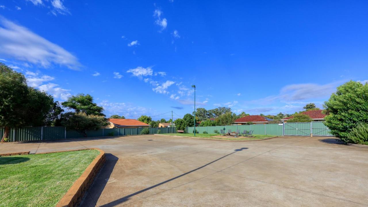 Bushman'S Motor Inn Parkes Exterior photo