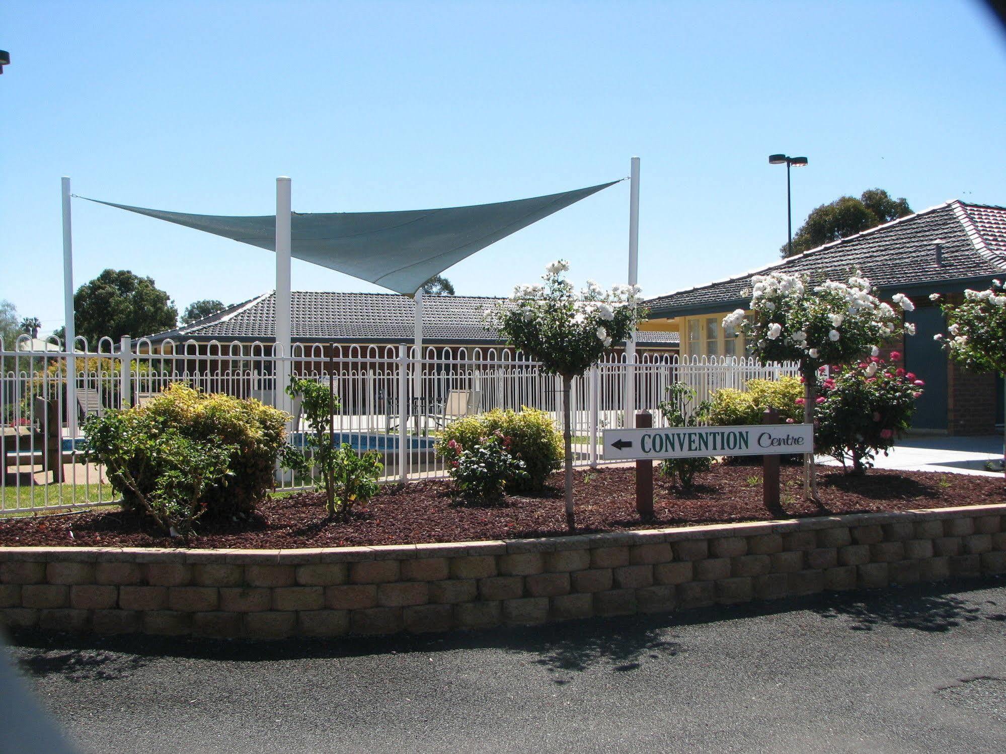 Bushman'S Motor Inn Parkes Exterior photo